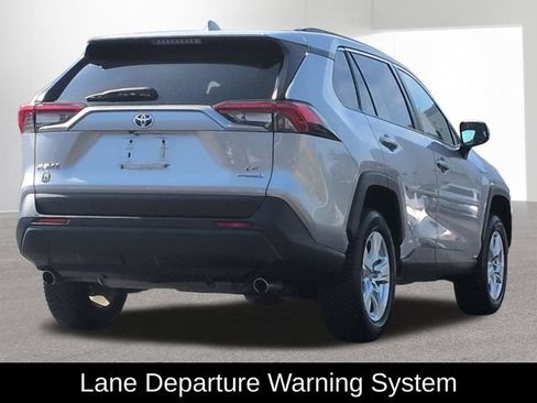 Used 2021 Toyota RAV4 LE AWD/4WD image 6