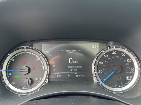 Used 2024 Toyota Highlander XLE image 3