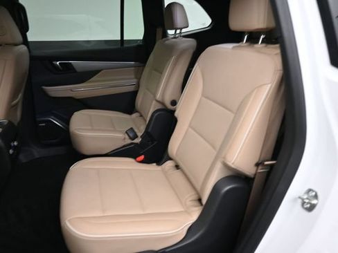 Used 2025 Buick Enclave Preferred FWD image 23