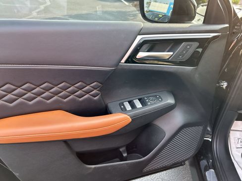 Used 2023 Mitsubishi Outlander SEL AWD/4WD image 19