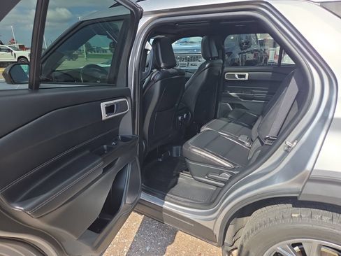 Used 2020 Ford Explorer XLT w/ Equipment Group 202A AWD/4WD image 38