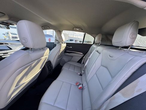 Used 2022 Cadillac XT4 Luxury w/ LPO, Onyx Lite Package image 2