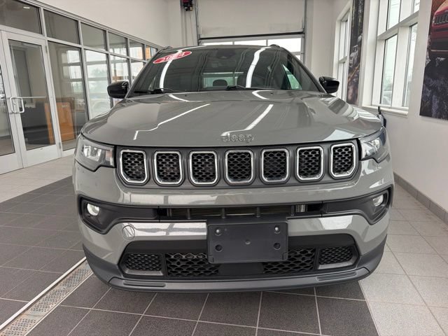 Used 2024 Jeep Compass Latitude AWD/4WD image 2