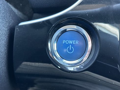 Used 2022 Toyota Prius L Eco image 19