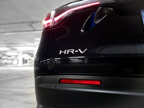Certified 2025 Honda HR-V Sport image 9