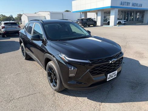 New 2026 Chevrolet Trax LT w/ Sunroof Package FWD image 8