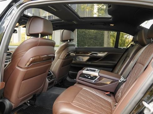 Used 2021 BMW 750i xDrive w/ Luxury Rear Seating Package AWD/4WD image 35