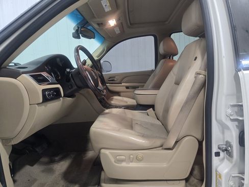 Used 2010 Cadillac Escalade Luxury image 13