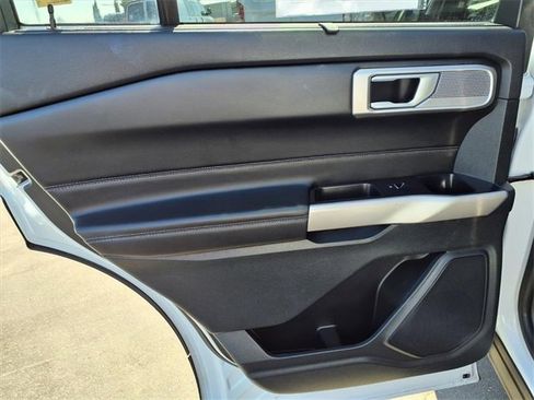 Used 2023 Ford Explorer Limited image 7