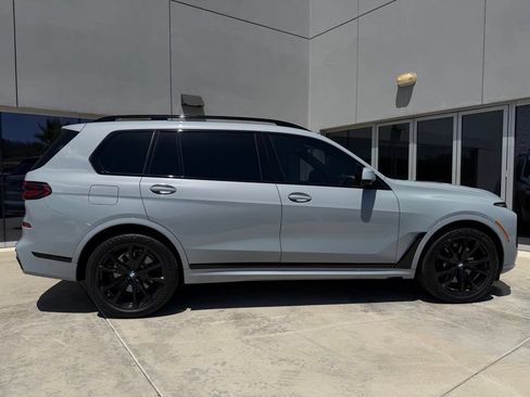Used 2025 BMW X7 xDrive40i w/ M Sport Package AWD/4WD image 2