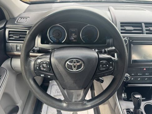 Used 2017 Toyota Camry LE image 11