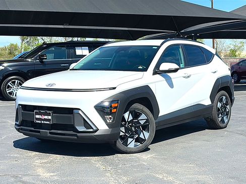 Used 2024 Hyundai Kona SEL image 2