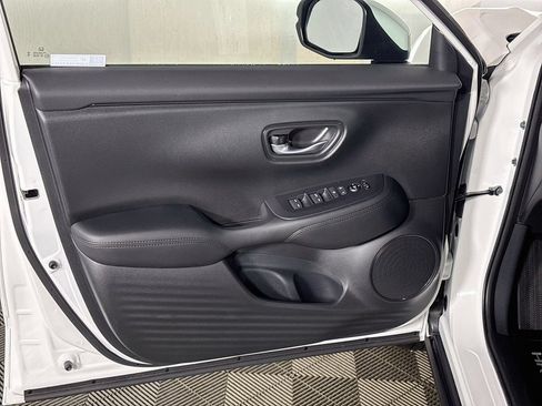 Used 2026 Honda HR-V LX image 10
