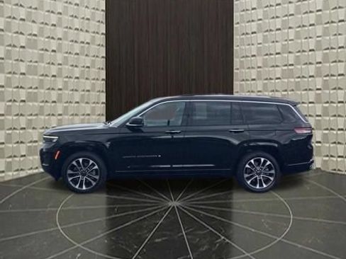 Used 2021 Jeep Grand Cherokee L Overland w/ Luxury Tech Group IV AWD/4WD image 12