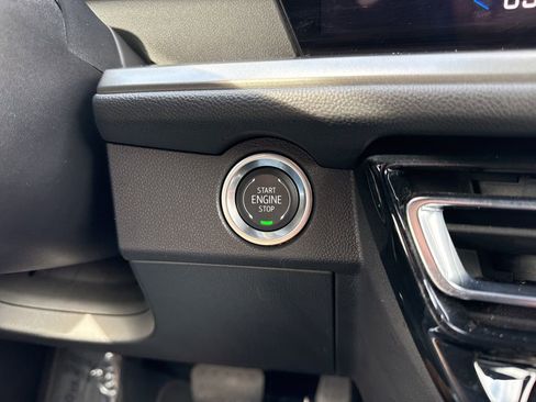 Used 2025 Chevrolet Traverse LT image 23