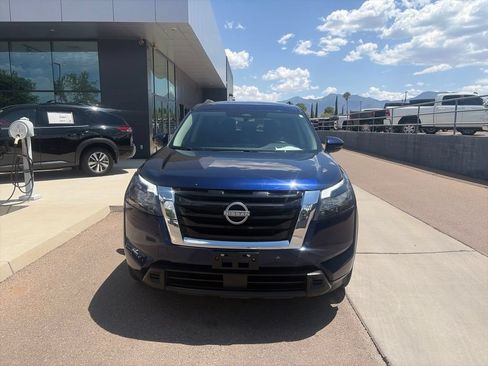 Used 2024 Nissan Pathfinder SV FWD image 2