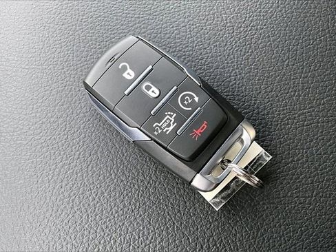 New 2026 RAM 1500 4x4 Crew Cab image 32