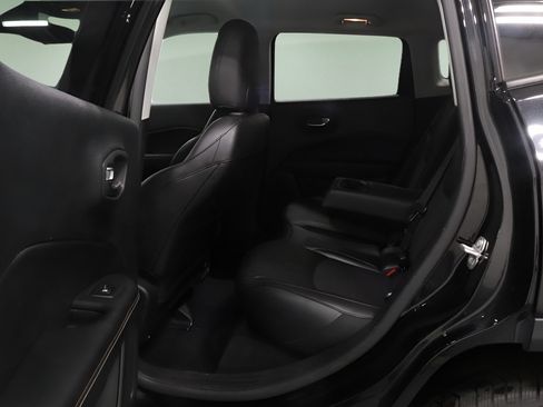 Certified 2019 Jeep Compass Latitude w/ Cold Weather Group AWD/4WD image 10
