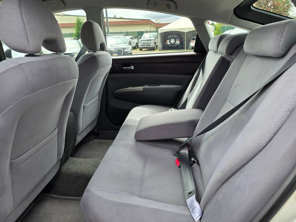 Used 2005 Toyota Prius w/ Pkg 6 FWD image 16