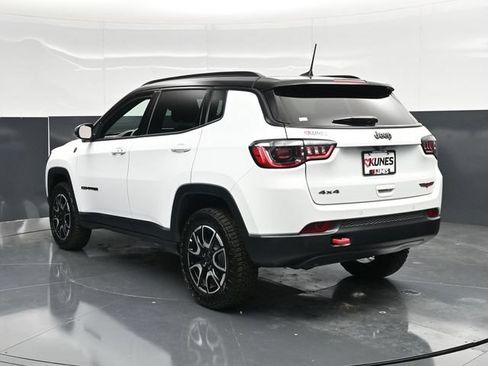 Used 2025 Jeep Compass Trailhawk AWD/4WD image 11