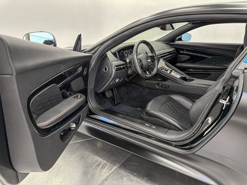Used 2025 Aston Martin DB12 Coupe RWD image 22