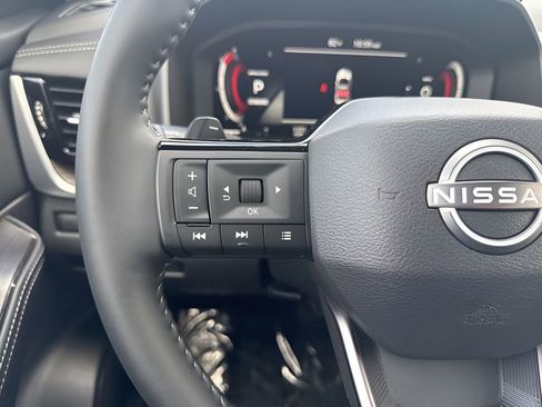 Used 2025 Nissan Rogue Platinum FWD image 16