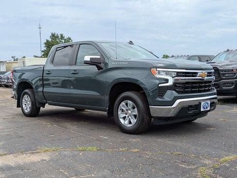 Used 2025 Chevrolet Silverado 1500 LT AWD/4WD image 2