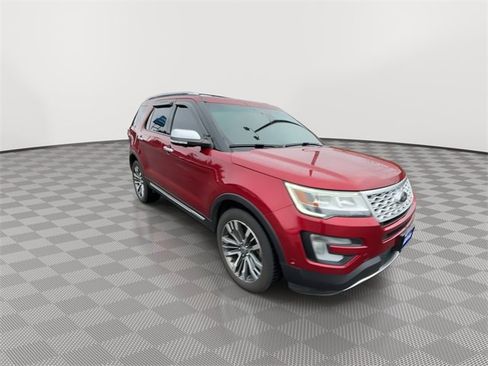 Used 2016 Ford Explorer Platinum image 2