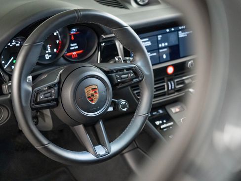 Certified 2026 Porsche Macan AWD/4WD image 15