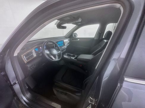 Used 2025 Volkswagen Atlas SE FWD image 13