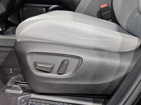 Used 2025 Toyota Sienna LE FWD image 23