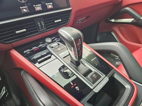 Used 2021 Porsche Cayenne Turbo S AWD/4WD image 30
