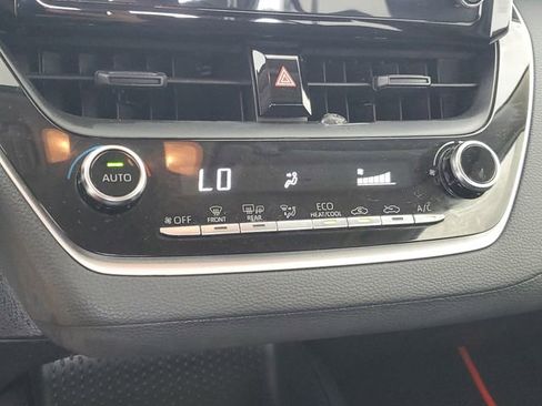 Used 2020 Toyota Corolla LE image 29