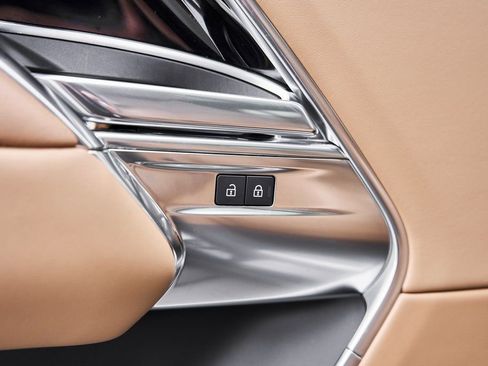 Used 2023 Land Rover Range Rover SE image 32