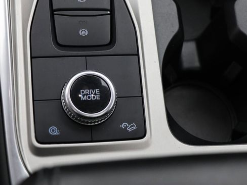 Used 2022 Ford Explorer XLT w/ Equipment Group 202A image 26