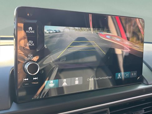 New 2025 Honda Pilot Touring image 16