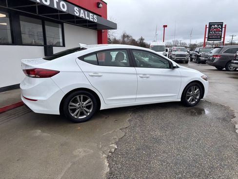 Used 2017 Hyundai Elantra SE image 6