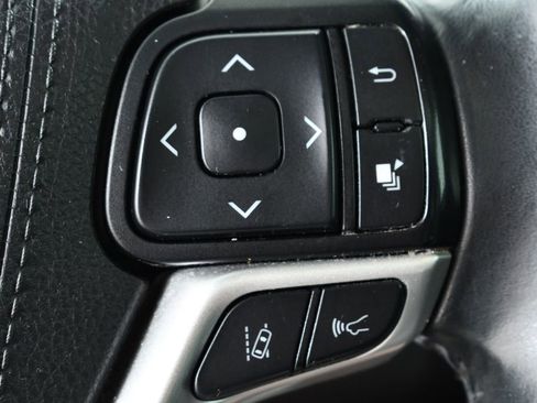 Used 2019 Toyota Highlander XLE AWD/4WD image 33