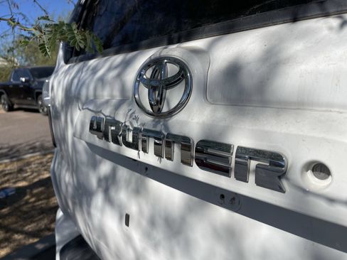 Used 2017 Toyota 4Runner SR5 AWD/4WD image 5