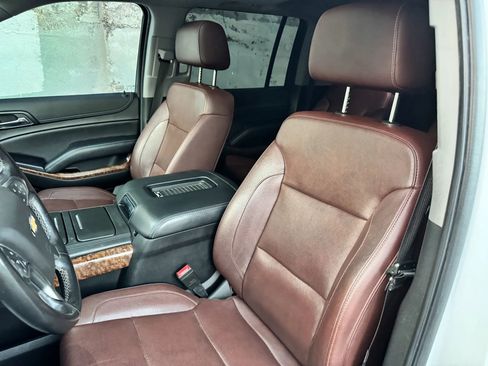Used 2020 Chevrolet Suburban Premier w/ Premier Plus Edition image 16