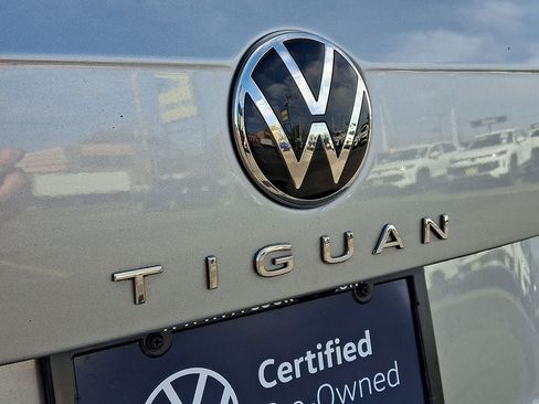 Certified 2023 Volkswagen Tiguan SE R-Line FWD image 30