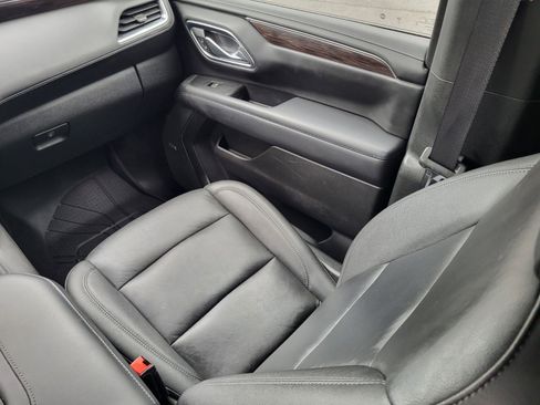 Used 2023 Chevrolet Suburban Z71 w/ Luxury Package image 17