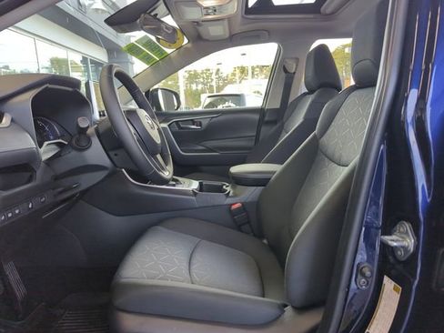 Used 2025 Toyota RAV4 XLE image 12
