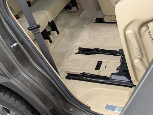 Used 2021 Cadillac Escalade Premium Luxury image 24