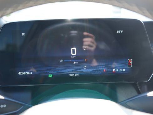 Used 2024 Chevrolet Equinox EV LT FWD image 9