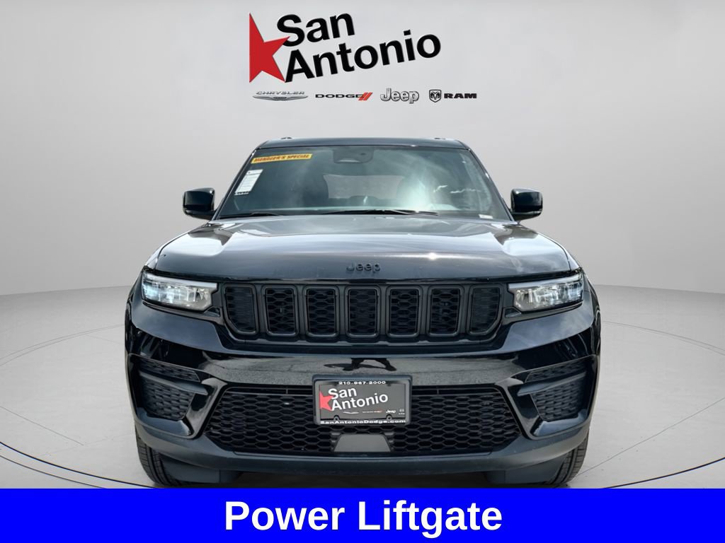 New 2025 Jeep Grand Cherokee Altitude RWD image 4