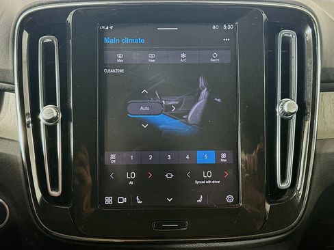 Used 2024 Volvo XC40 B5 Core image 22