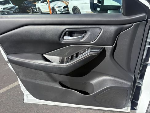Used 2025 Nissan Rogue SV AWD/4WD image 18