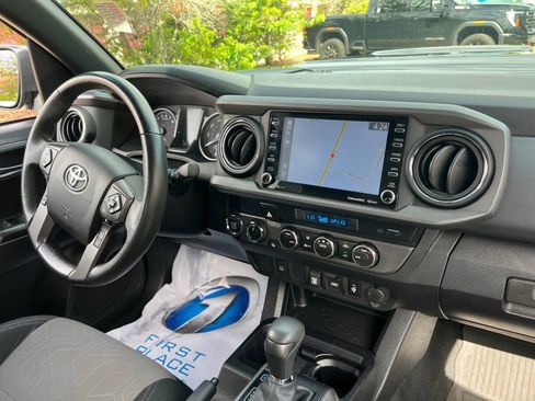 Used 2022 Toyota Tacoma TRD Sport AWD/4WD image 28