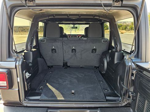 Used 2021 Jeep Wrangler Unlimited Rubicon image 28